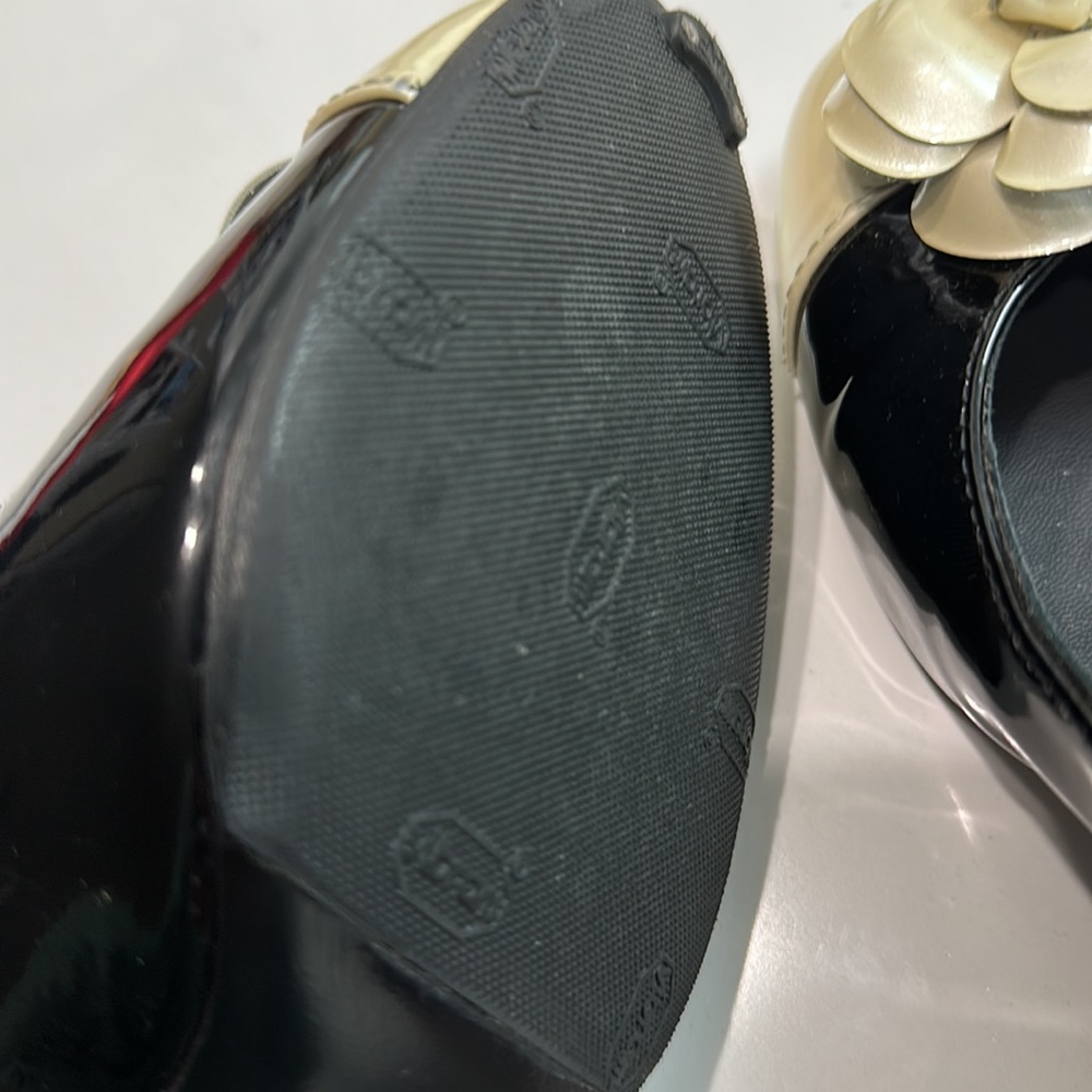 CHANEL Black and Cream Heels - Picture 6 of 12